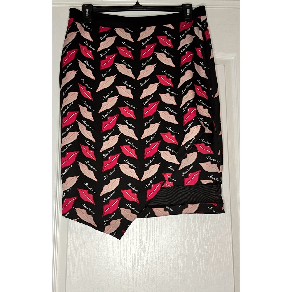 Pre Loved Bisou Bisou Lips Skirt with Mesh Insert. Size XL. Good Condition.